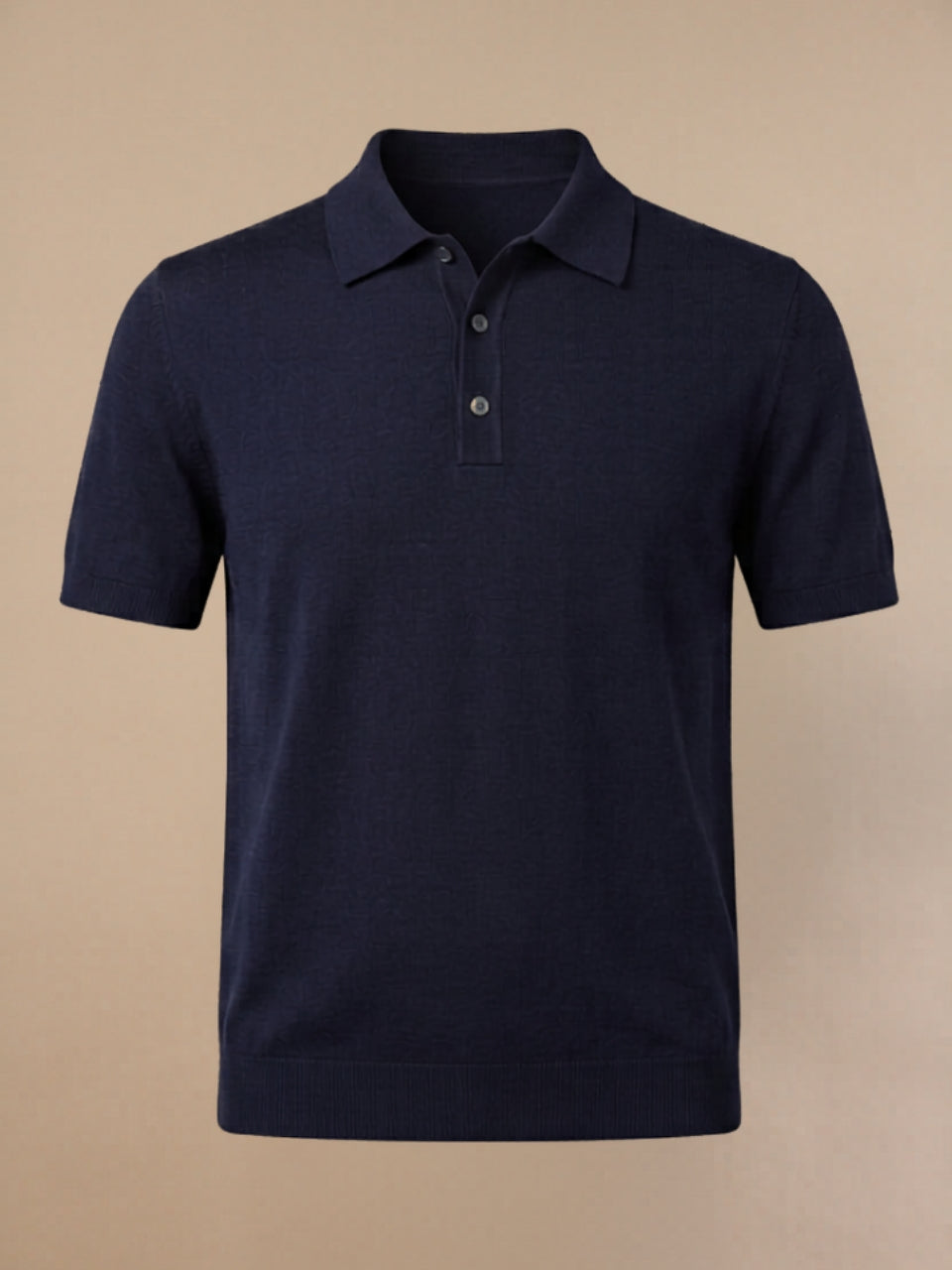 Dunkelblaues Poloshirt aus Merinowolle, flach ausgebreitet