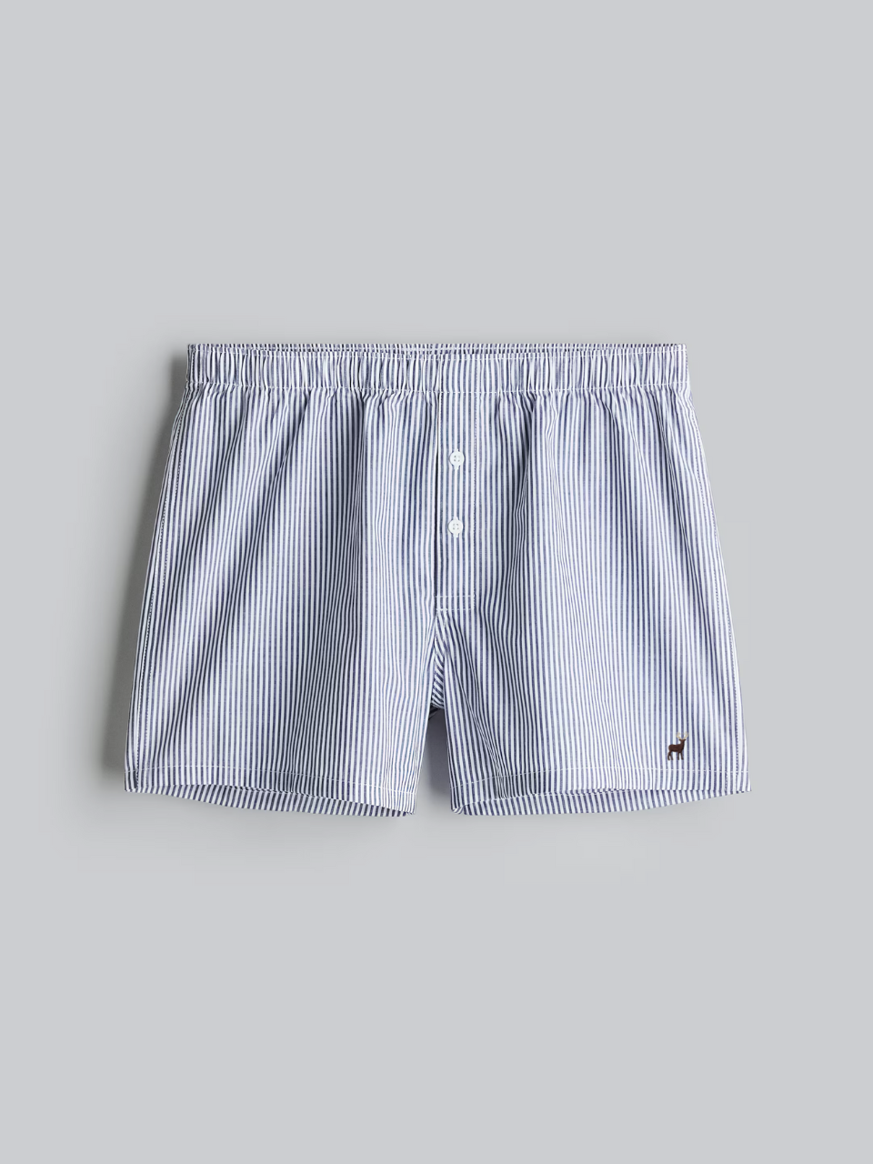 Grau gestreifte Boxershorts mit Hirsch-Stickerei, flach ausgebreitet