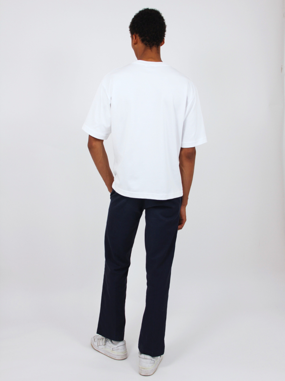 Weißes T-Shirt mit Kirschen-Stickerei, Rückansicht
