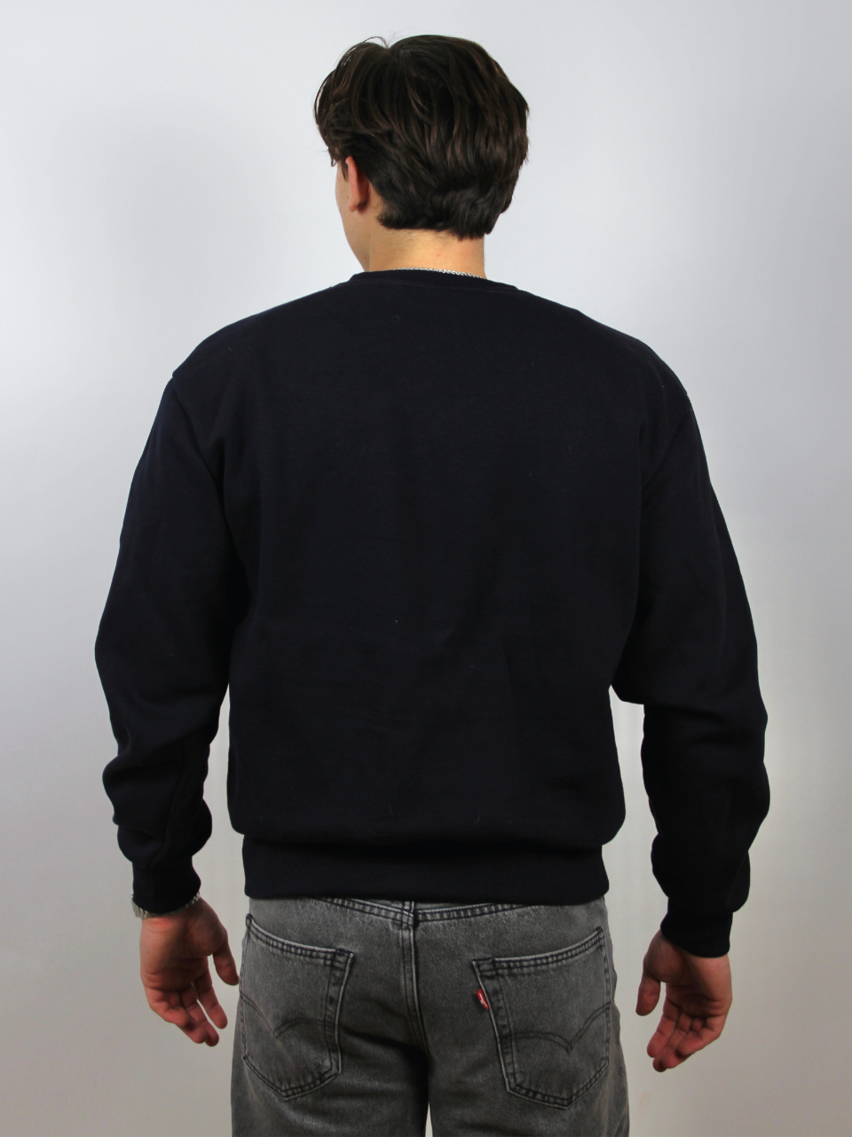 Dunkelblauer Sweater mit Kirschen-Stickerei, Rückansicht