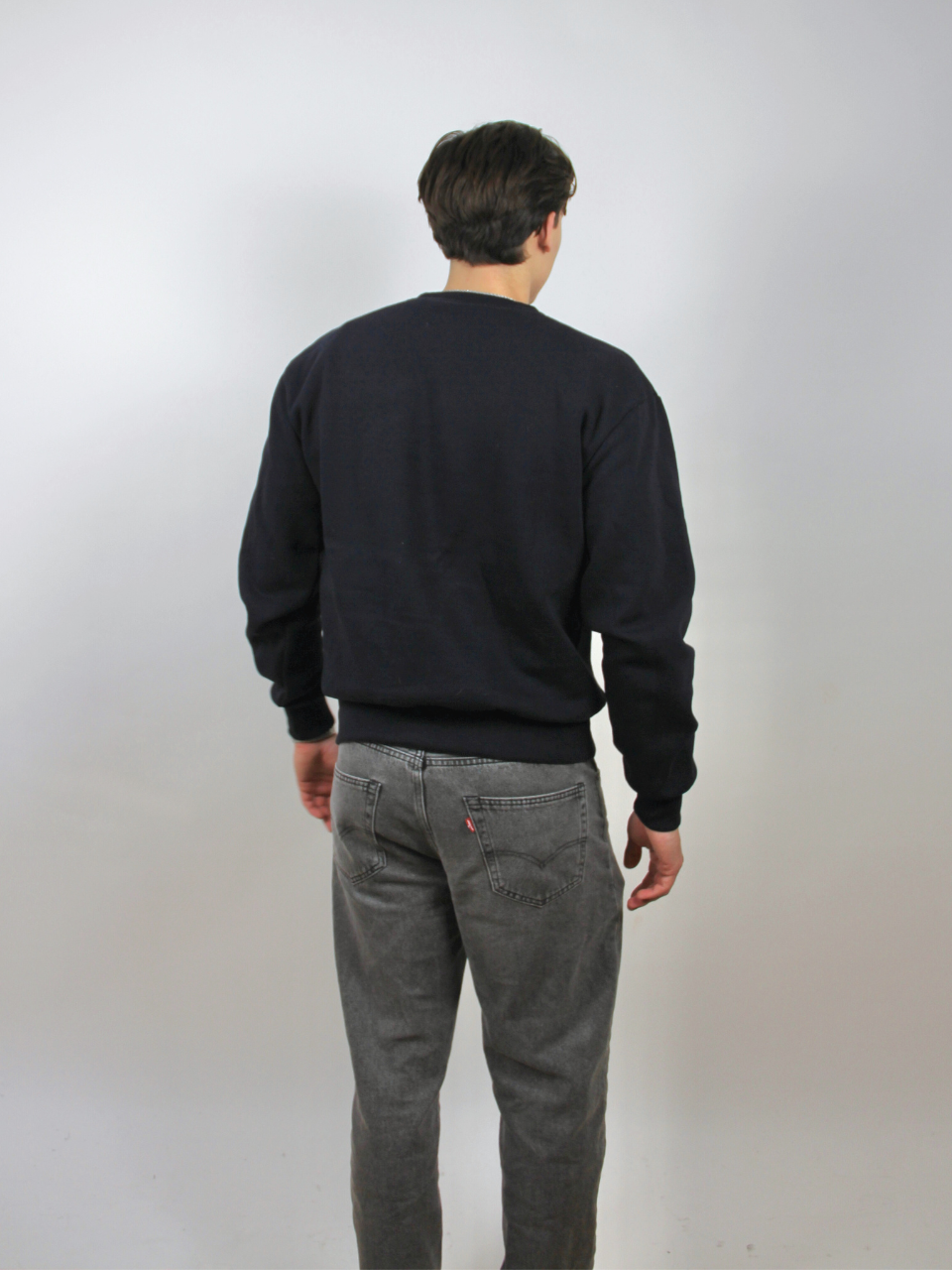 Dunkelblauer Sweater mit Rosen-Stickerei, Rückansicht
